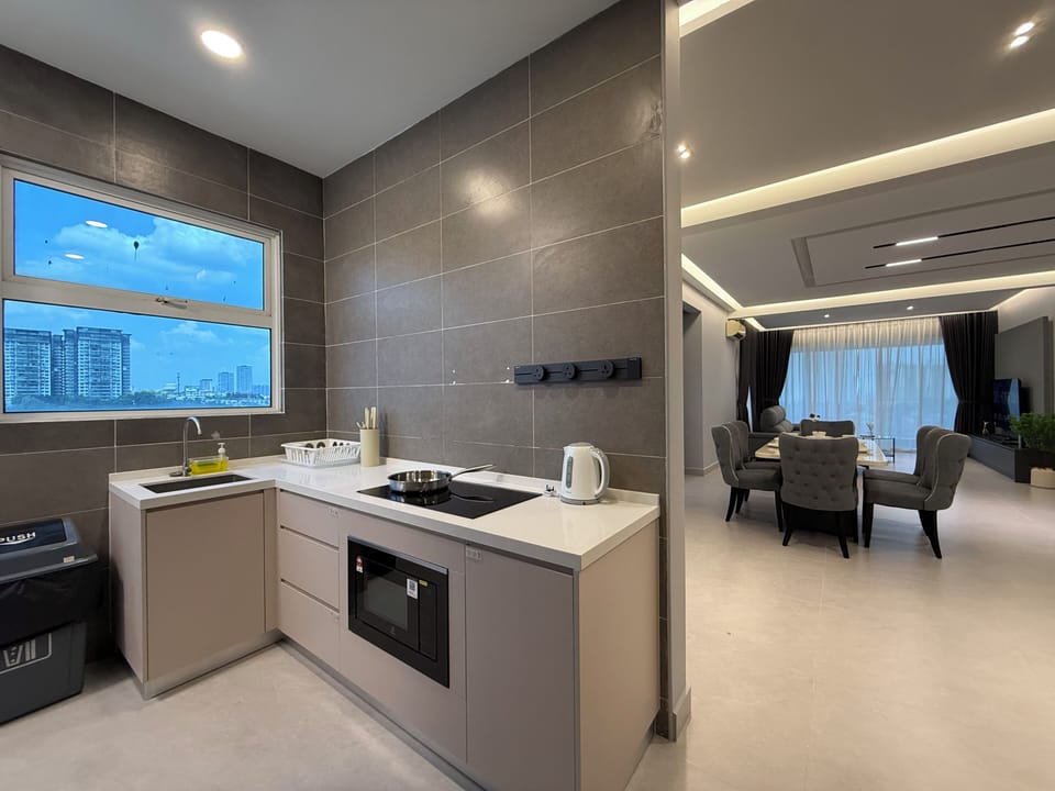 Apartment, 3 Bedrooms, Non Smoking, City View | Private kitchen