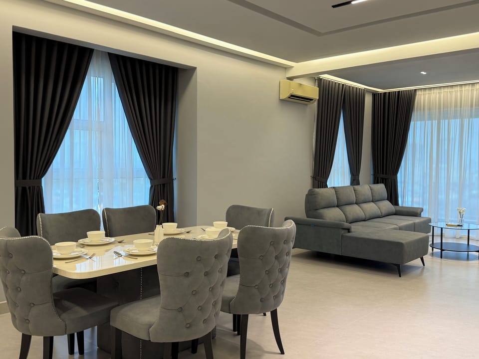 Apartment, 3 Bedrooms, Non Smoking, City View | Dining
