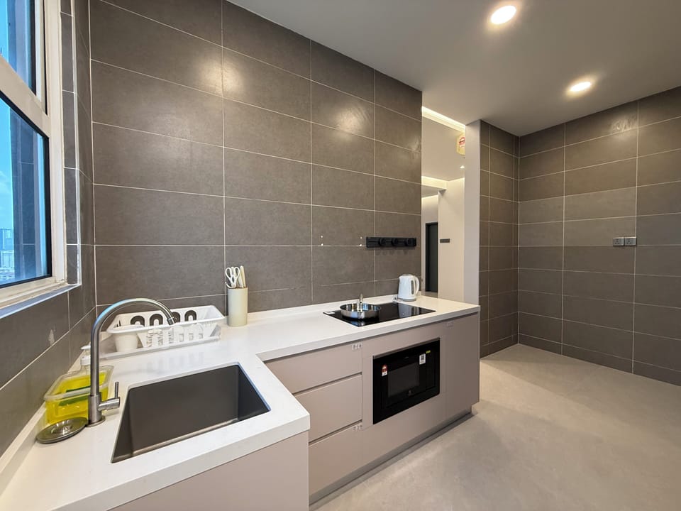 Apartment, 3 Bedrooms, Non Smoking, City View | Private kitchen