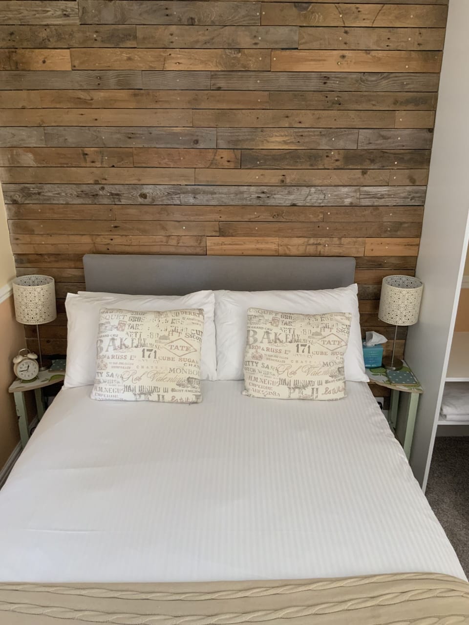 Standard Double Room | Iron/ironing board, free WiFi, bed sheets