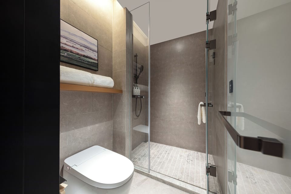 Basic Single Room | Bathroom | Free toiletries, hair dryer, slippers, towels