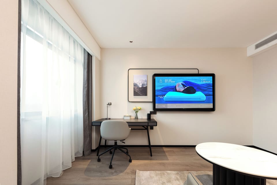 Classic Double Room, Canal View | Interior