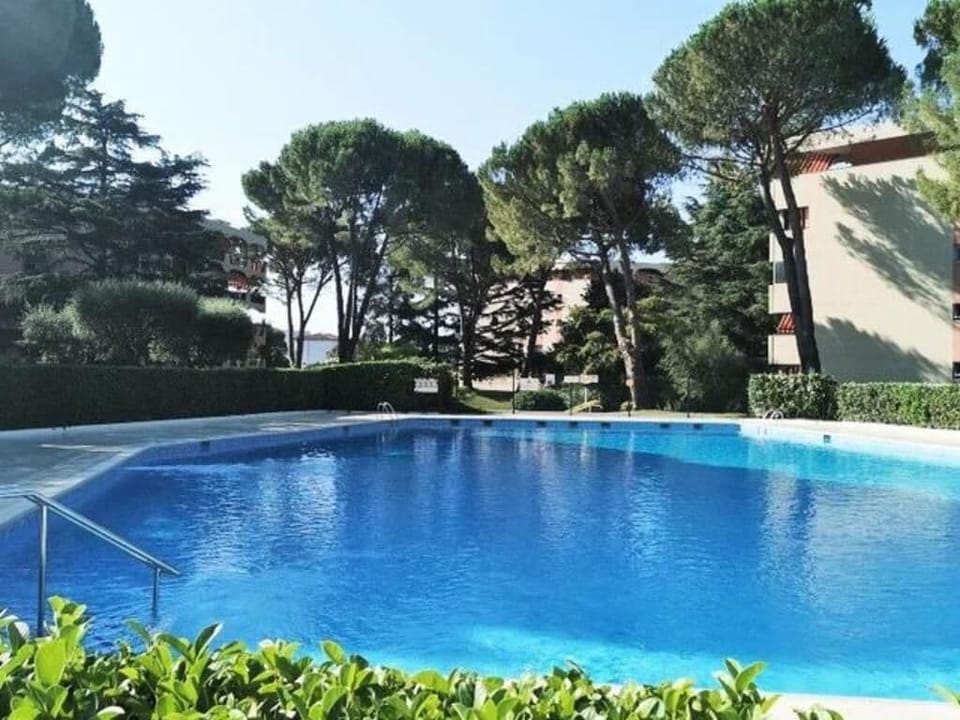3 outdoor pools