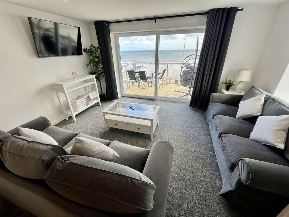 Lounge and Seaview