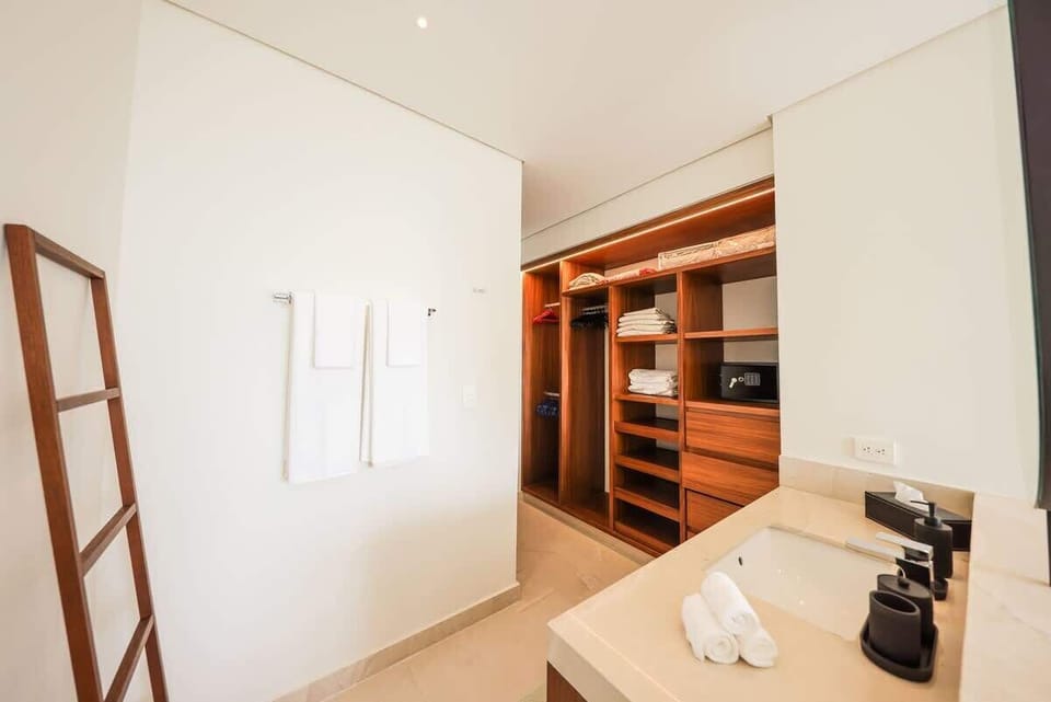 Baño completo con vestidor 