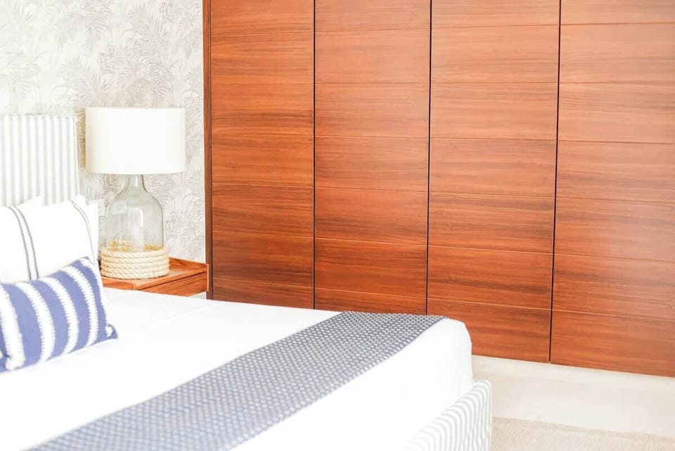 Habitación principal con cama king, cuenta con baño privado 