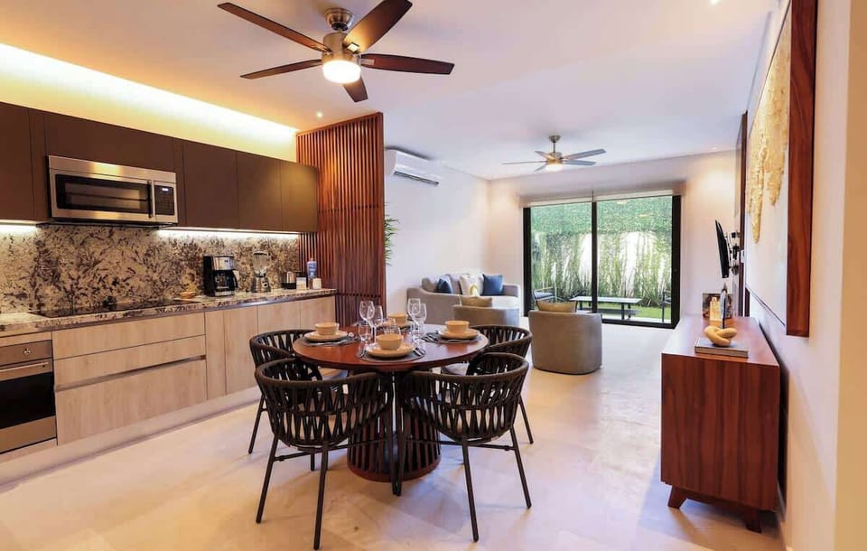 Comedor completo para 4 personas con cocina totalmente equipada