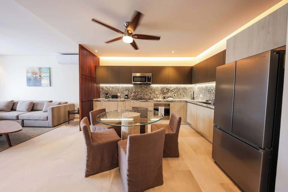 Cocina completa con comedor 
