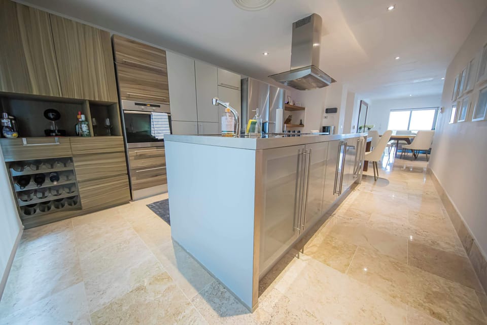 Modern, spacious loft with kitchen.