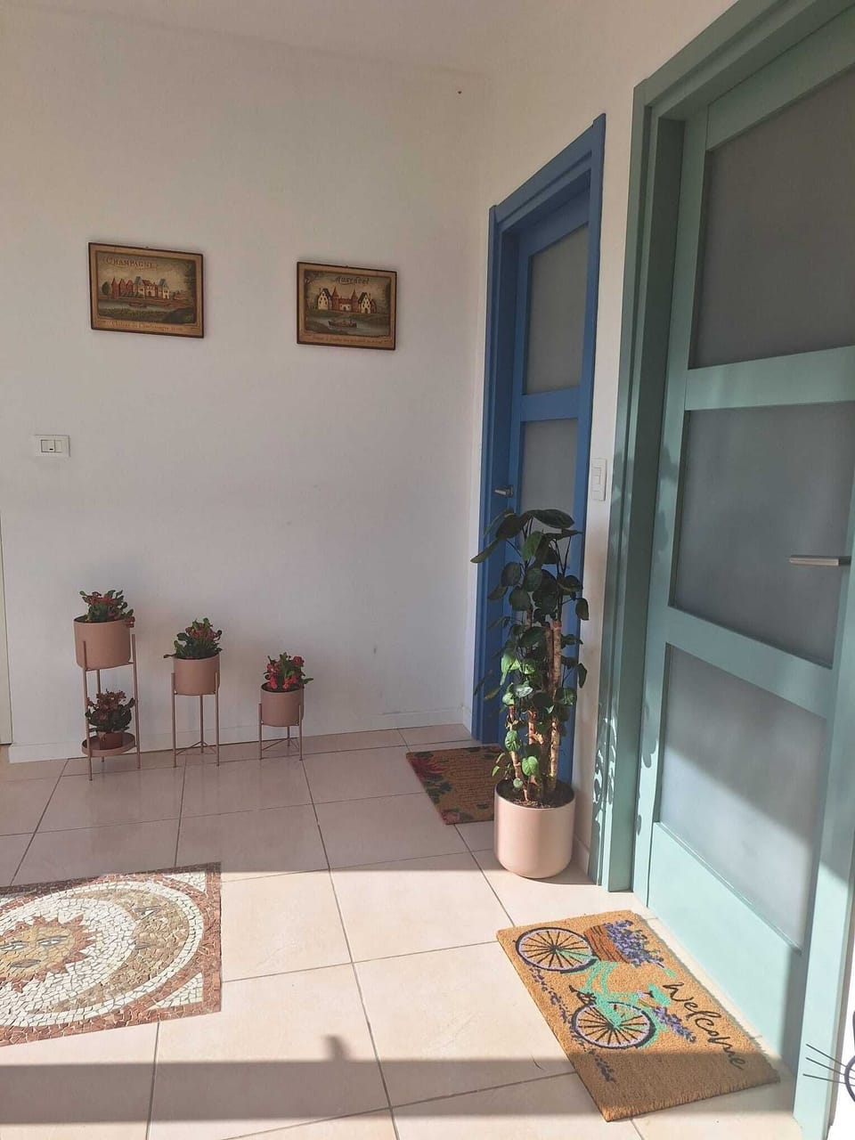 Single Room, Balcony, Hill View | WiFi (free)