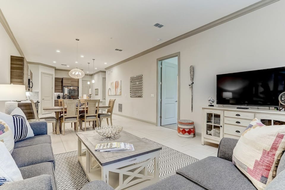 Condo, 2 Bedrooms | Living area | Smart TV
