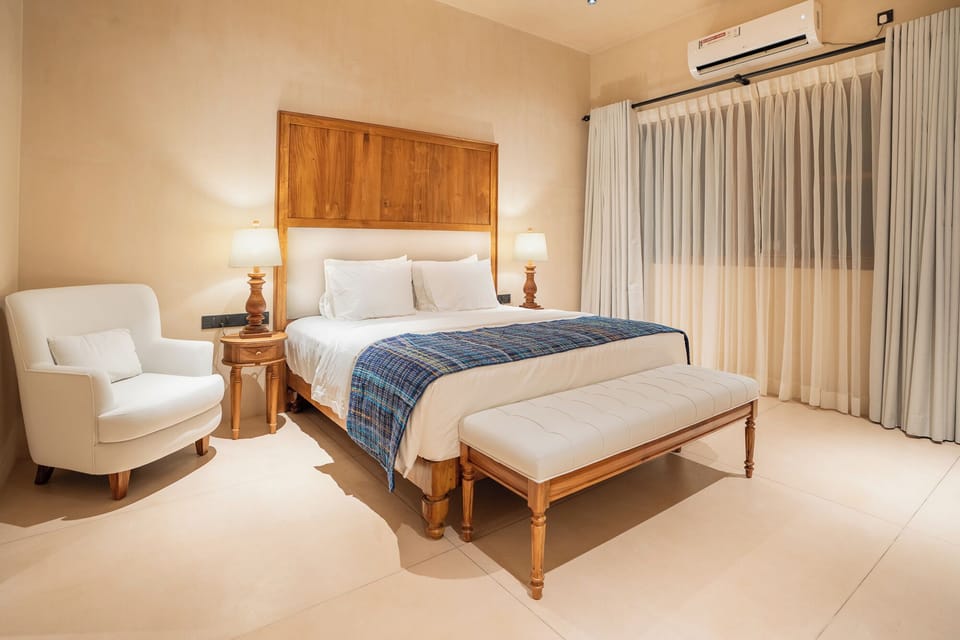 Deluxe Double Room | In-room safe, desk, laptop workspace, blackout drapes