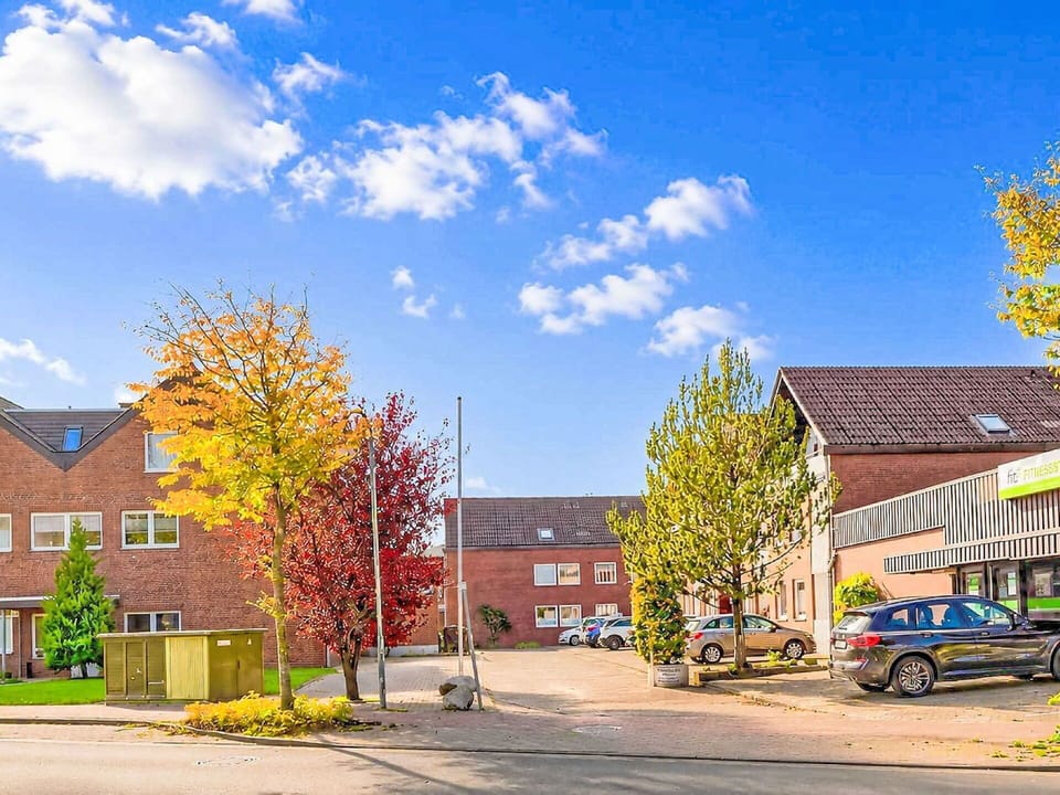 Sky, Building, Residential Area, Neighbourhood, Town, Road, House, Home, Asphalt, Street