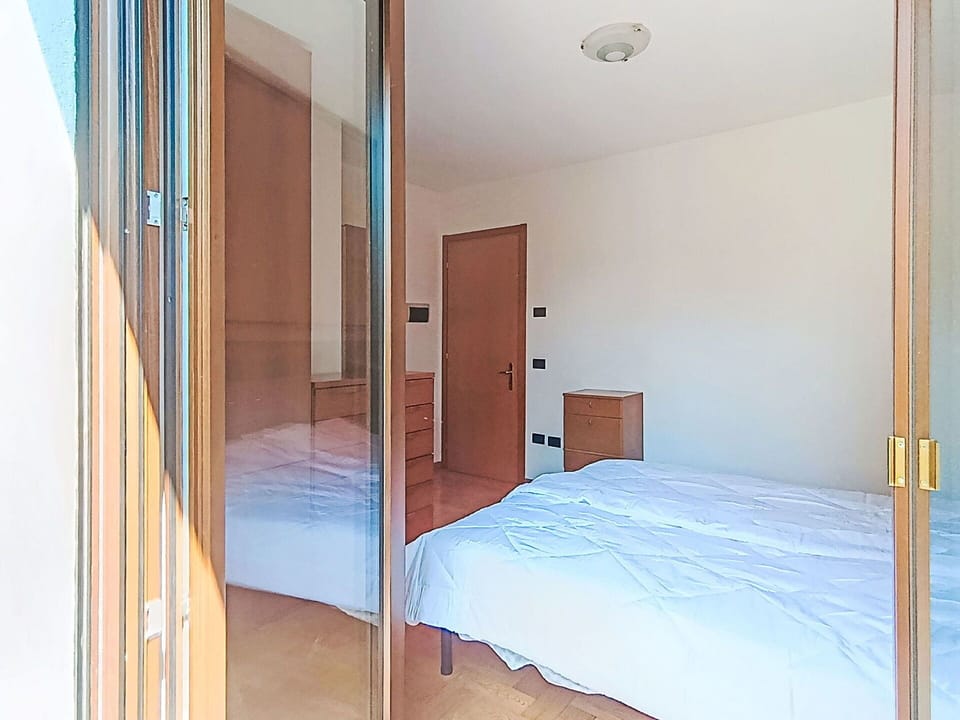 Flooring, Floor, Wood, Interior Design, Bed, Room, Bedroom, Ceiling, Furniture, Wood Stain