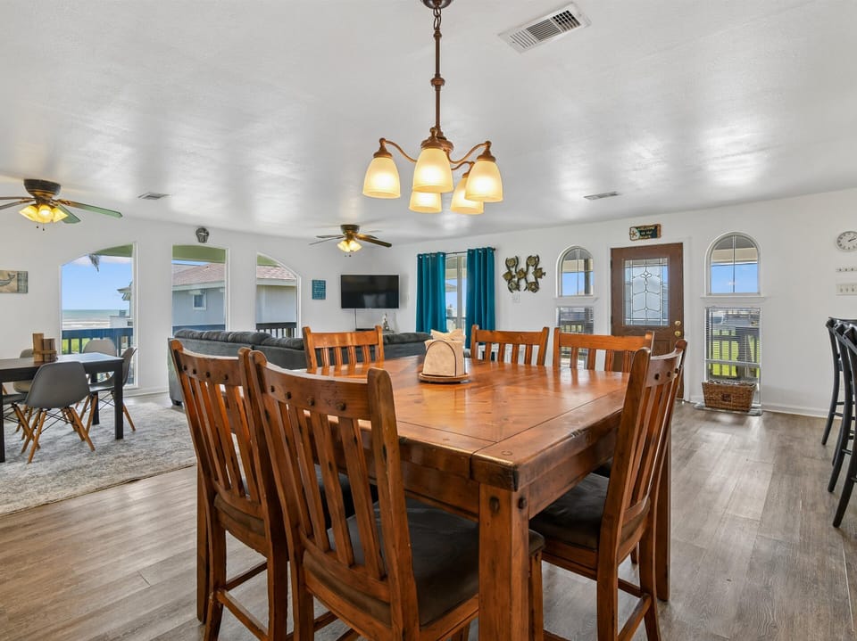 Dining Area - Table for 6