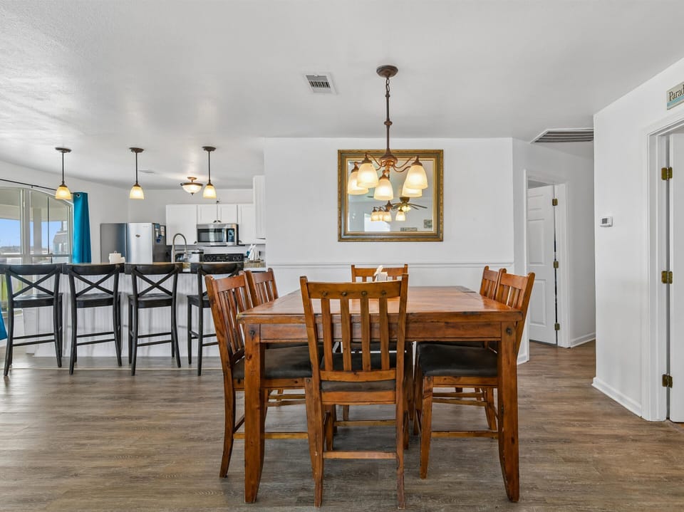 Dining Area - Table for 6 + Countertop Seating for 4