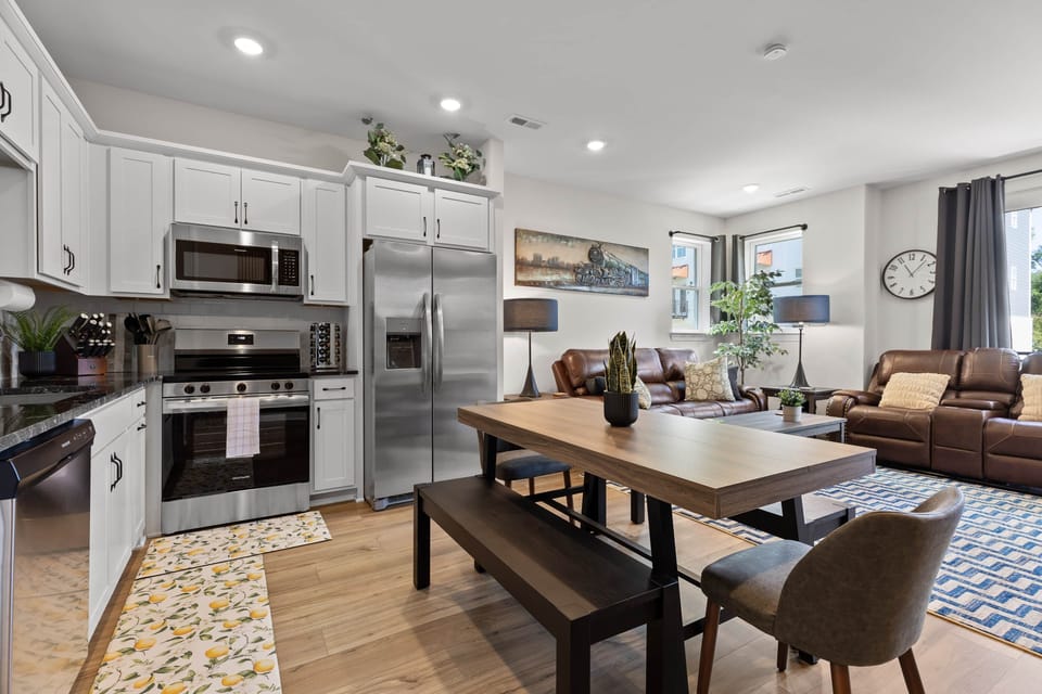 🏡 A - Open Concept Living Room and Kitchen
