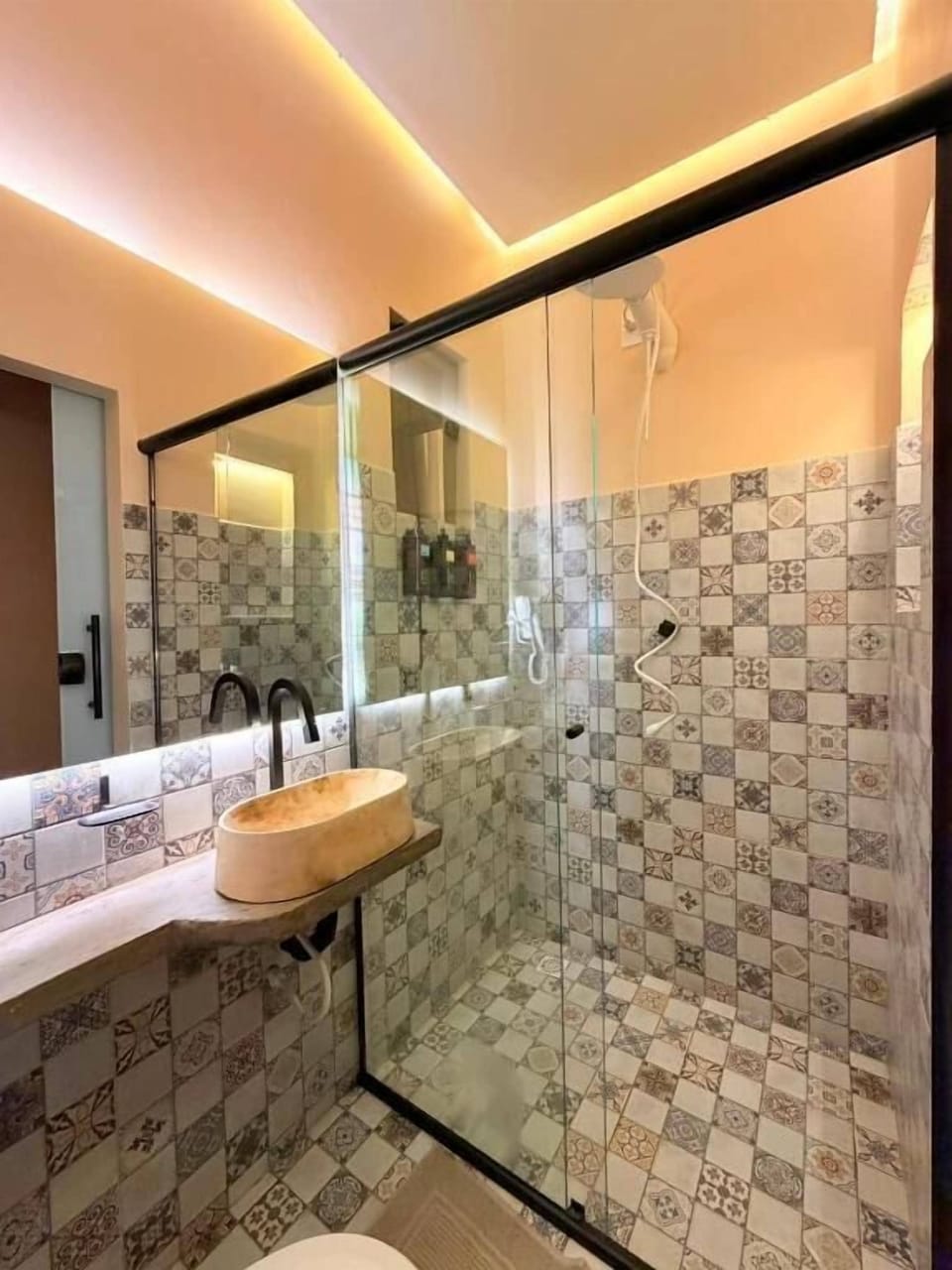 Towels, soap, shampoo, toilet paper