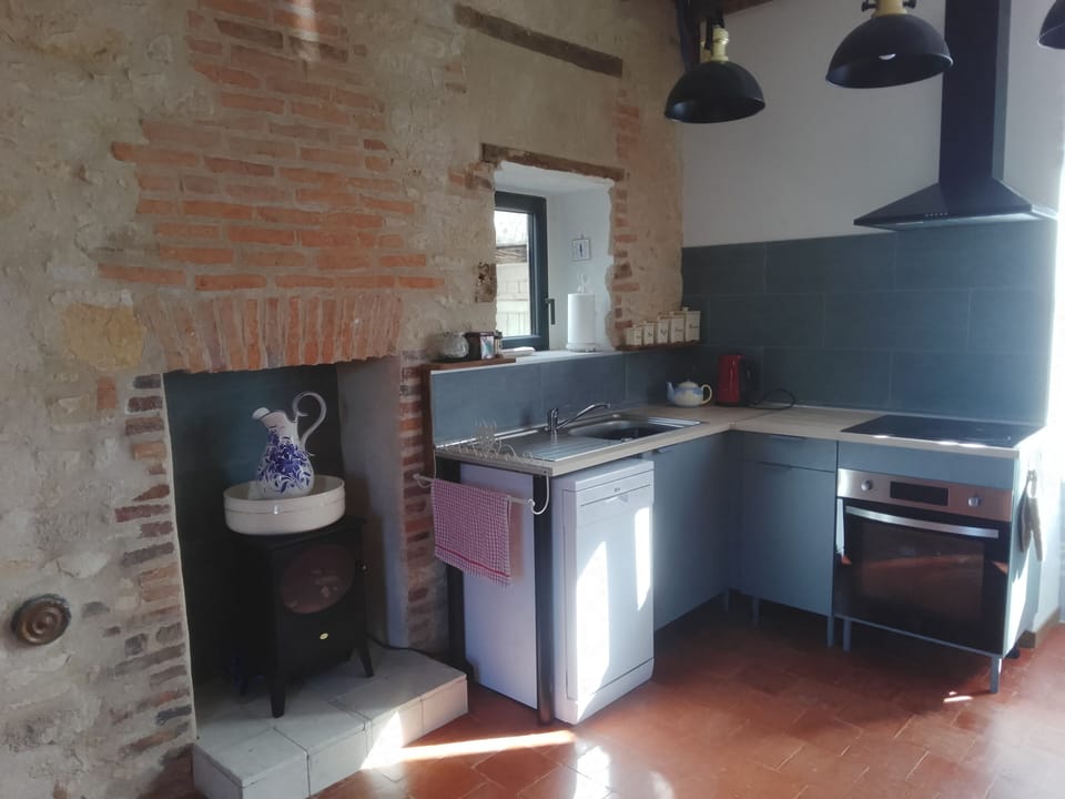 Fully equipped kitchen