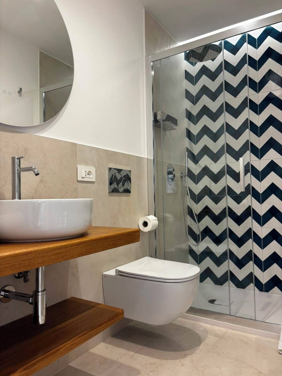 Shower, free toiletries, hair dryer, towels