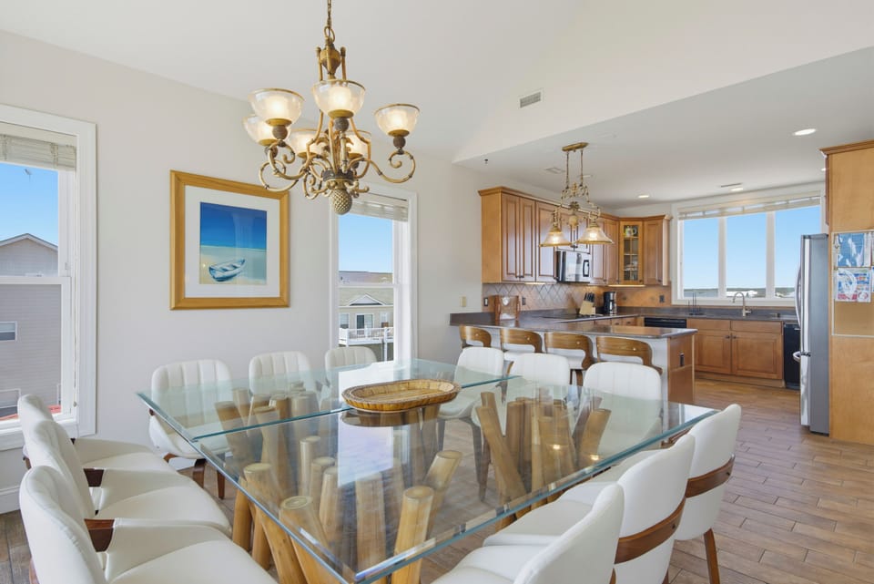 Dining to Kitchen
