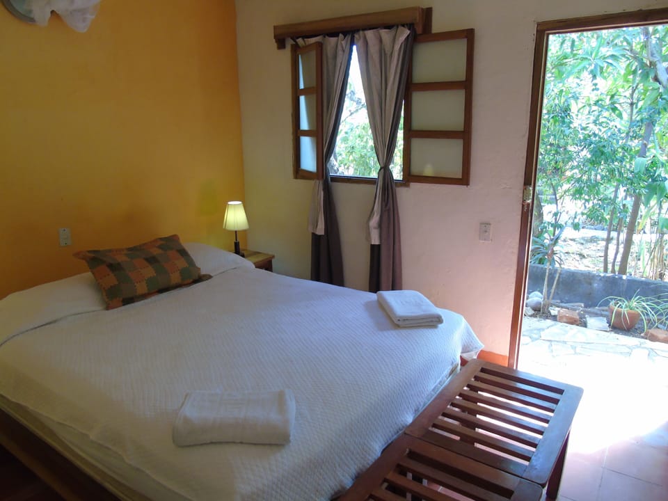 Design Room, 1 Queen Bed, Ensuite, Garden View | Egyptian cotton sheets, premium bedding, down comforters, pillowtop beds