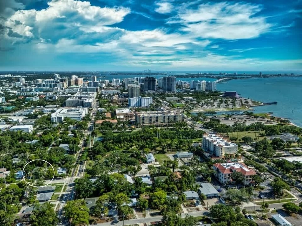 Charming duplex with easy access to Sarasota's top attractions.