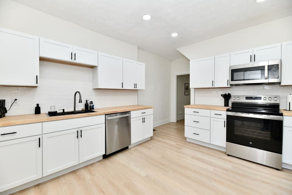Spacious, modern, fully stocked kitchen perfect for family meals.