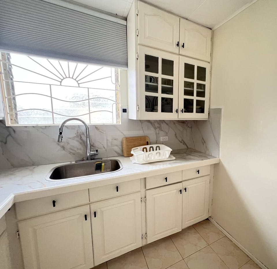 House, 3 Bedrooms, Balcony | Private kitchen