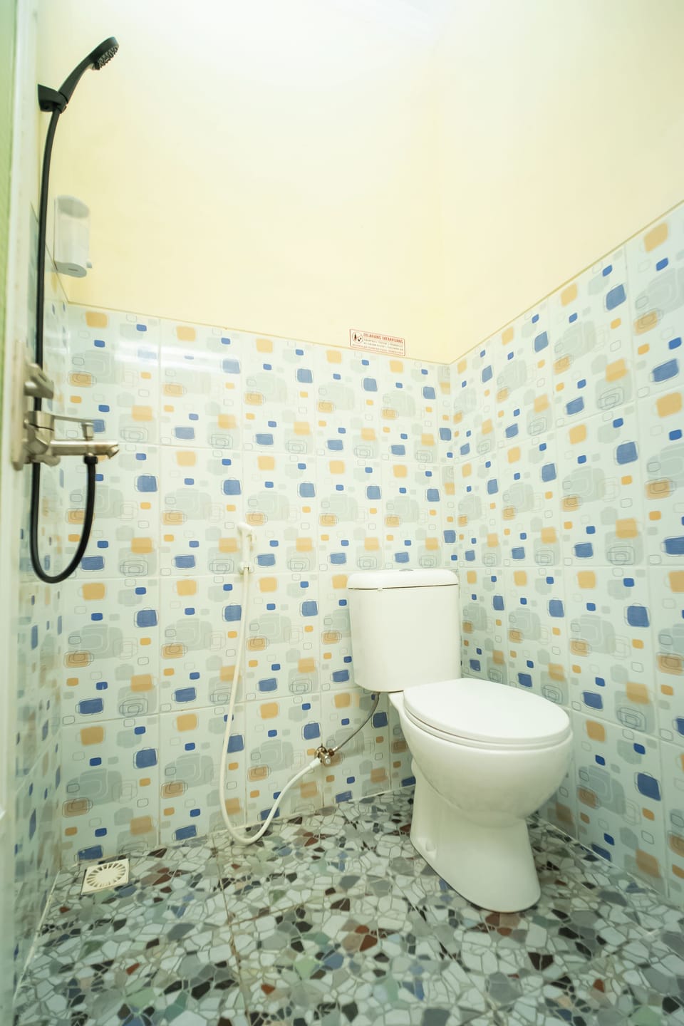 Standard Double Room | Bathroom | Shower, free toiletries, towels, soap