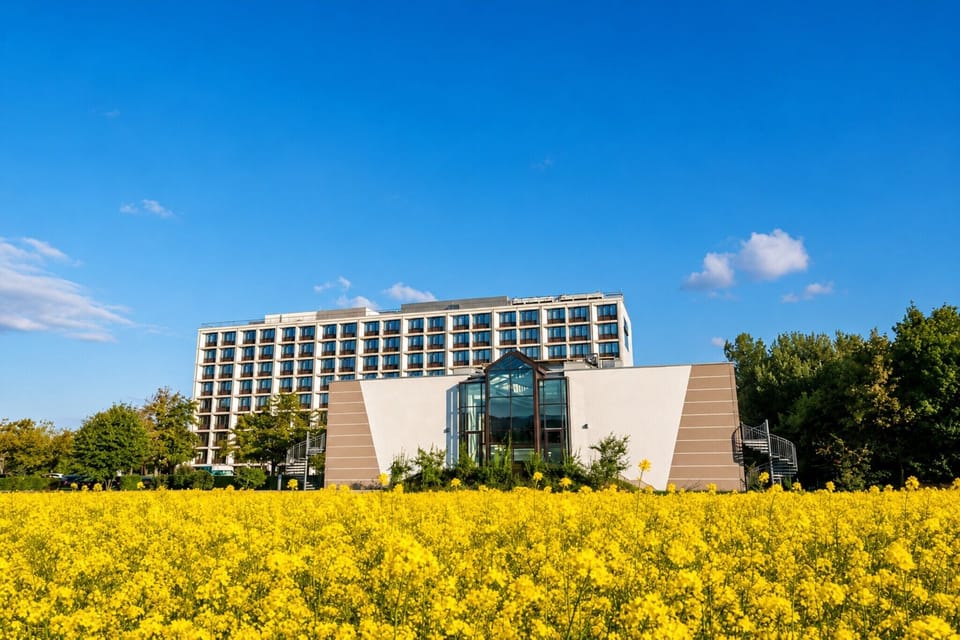Hotel Exterior [summer]