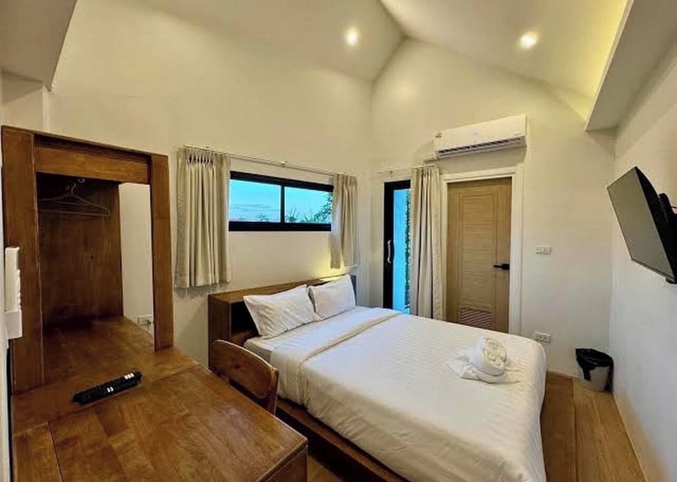 Superior Double Room, Balcony, Garden View | WiFi (free)