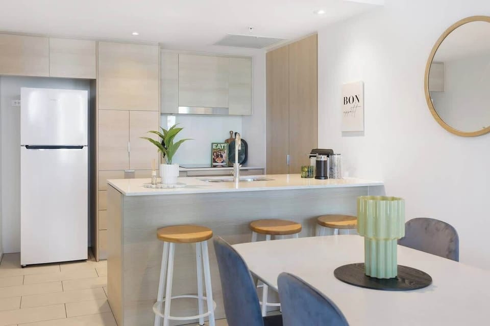 Create delicious vacation meals in an airy, fully equipped space designed for socializing and effortless dining.