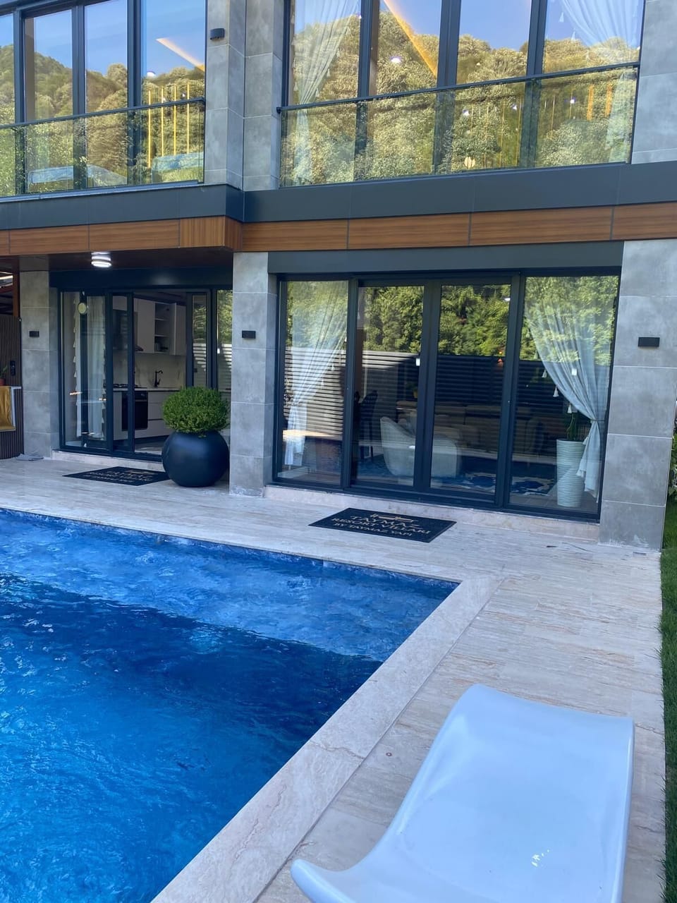 Deluxe Villa, Balcony, Lake View | Pool | Outdoor pool