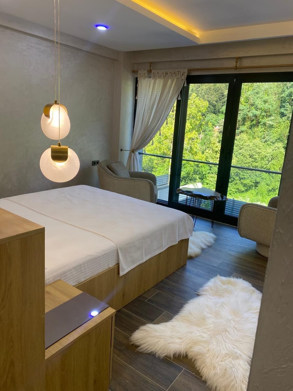 Deluxe Villa, Balcony, Lake View | In-room safe, desk, laptop workspace, soundproofing