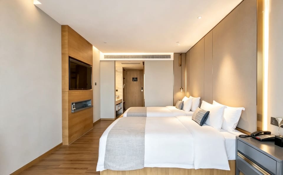 Luxury Twin Room | In-room safe, desk, laptop workspace, blackout drapes
