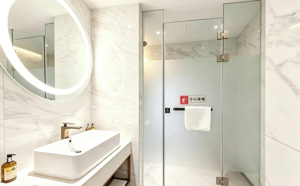 Superior Double Room Single Use, City View | Bathroom | Shower, rainfall showerhead, free toiletries, hair dryer