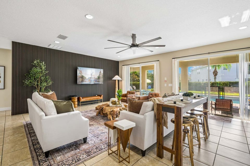 Living Area w/ Contemporary Furniture