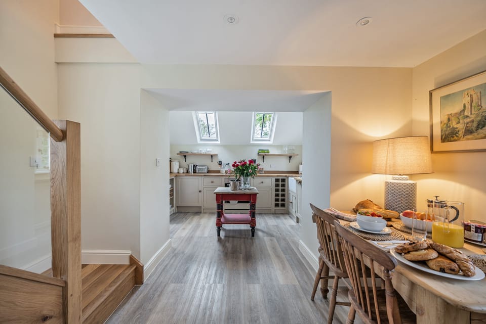 Piddle Cottage, Chebbard, Dorchester: The open-plan kitchen and dining area