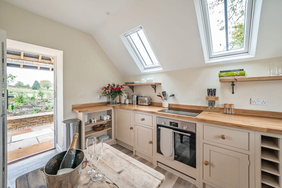 Piddle Cottage, Chebbard, Dorchester: With plenty of space for meal preperations