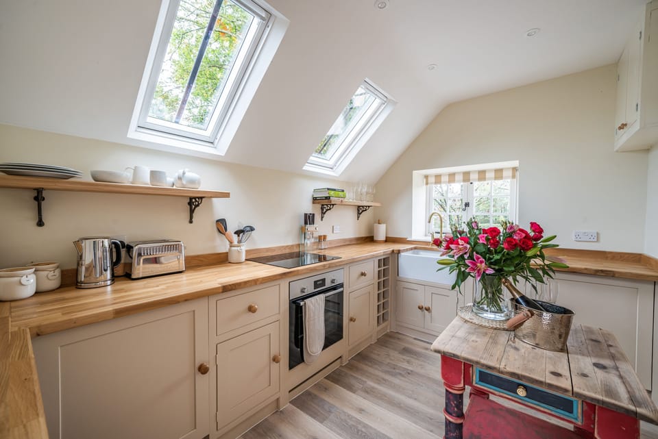 Piddle Cottage, Chebbard, Dorchester: The kitchen area