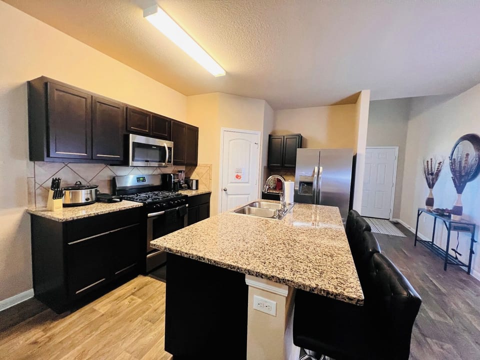 Spacious fully equipped kitchen with granite island and ample prep space makes crew meals easy. Ideal for construction teams, corporate travelers, relocating families and long-term stays in Kyle, TX.