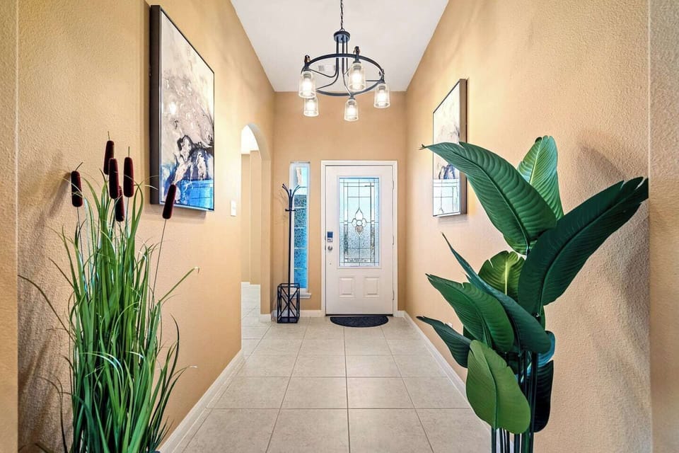 Step into a welcoming single-level Crowley home designed for construction crews, contractors, insurance housing and relocations. Enjoy the comfort, privacy and convenience of a real home throughout your extended work stay.