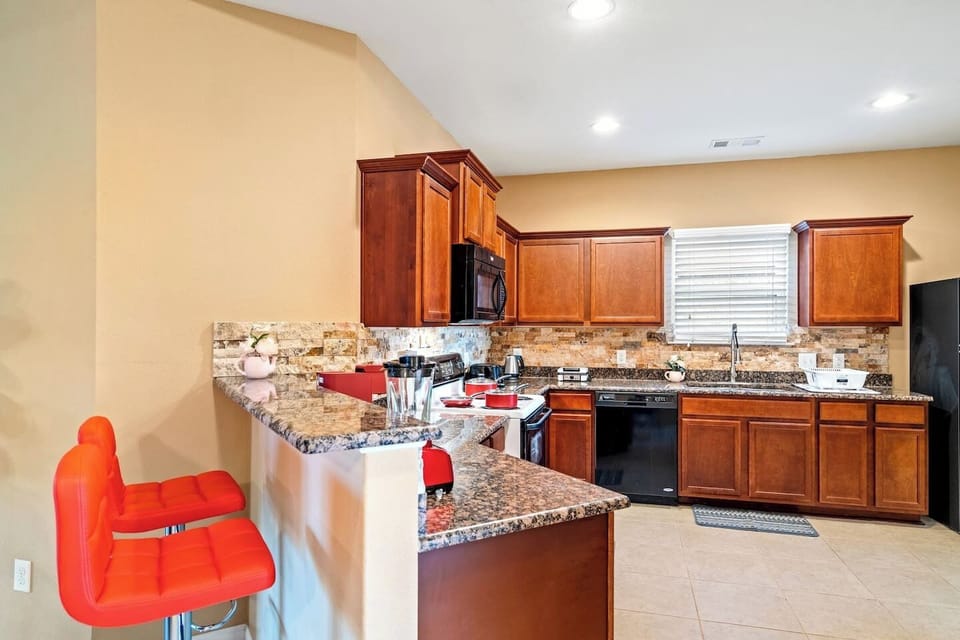 Fully equipped Crowley kitchen with spacious counters, appliances and meal-prep essentials—perfect for construction crews, contractors, insurance housing, corporate stays and relocations to cook easy meals during extended work assignments.
