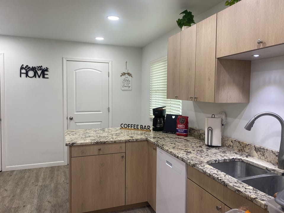 Beautiful 1”+ granite countertops in your large kitchen to prepare gourmet food!
