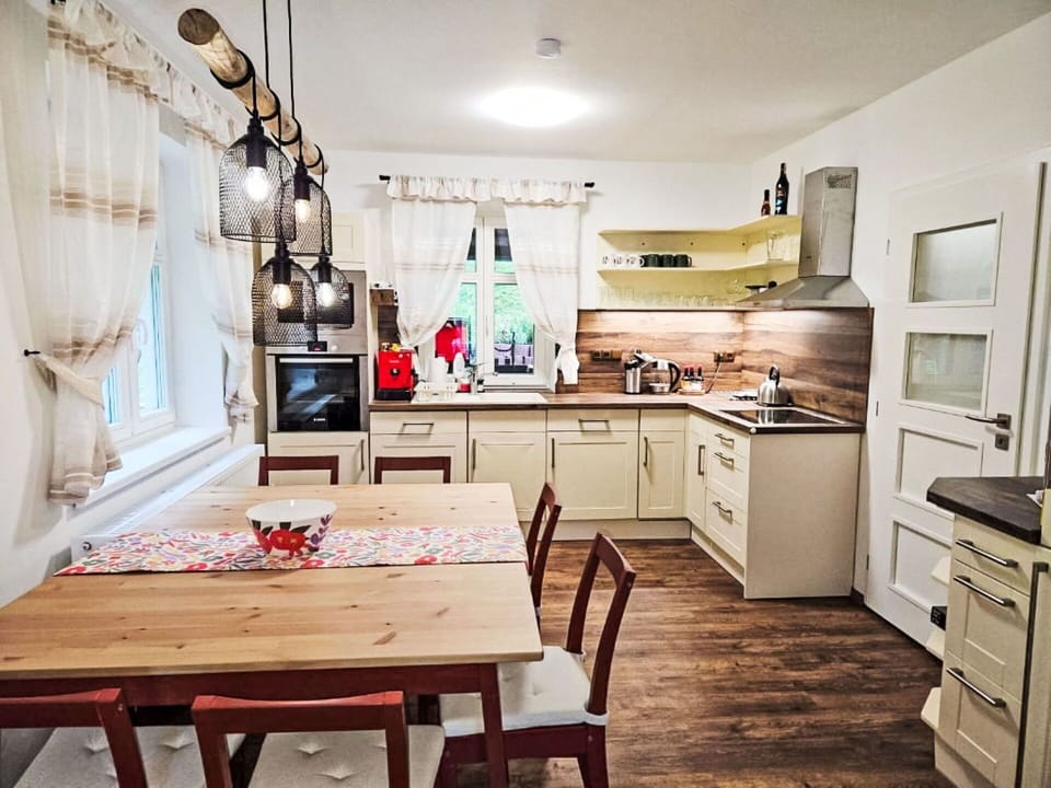 Furniture, Interior Design, Flooring, Wood, Kitchen, Floor, Countertop, Wood Flooring, Cabinetry, Ceiling