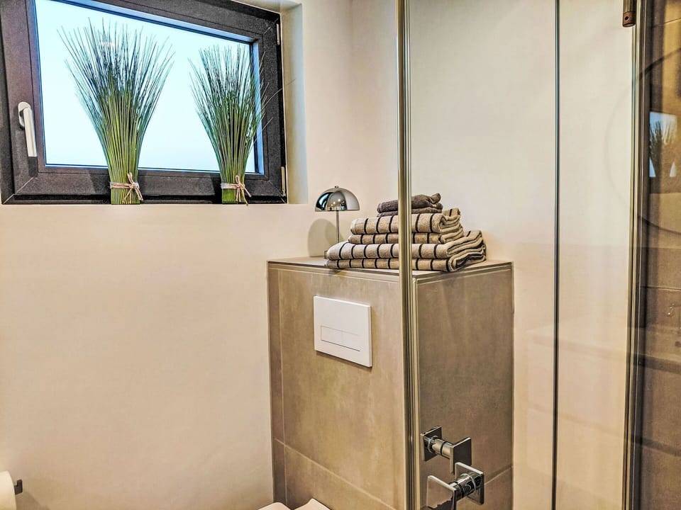 Interior Design, Flooring, Plumbing Fixture, Floor, Bathroom, Plumbing, Room, Tap, Ceiling, Mirror