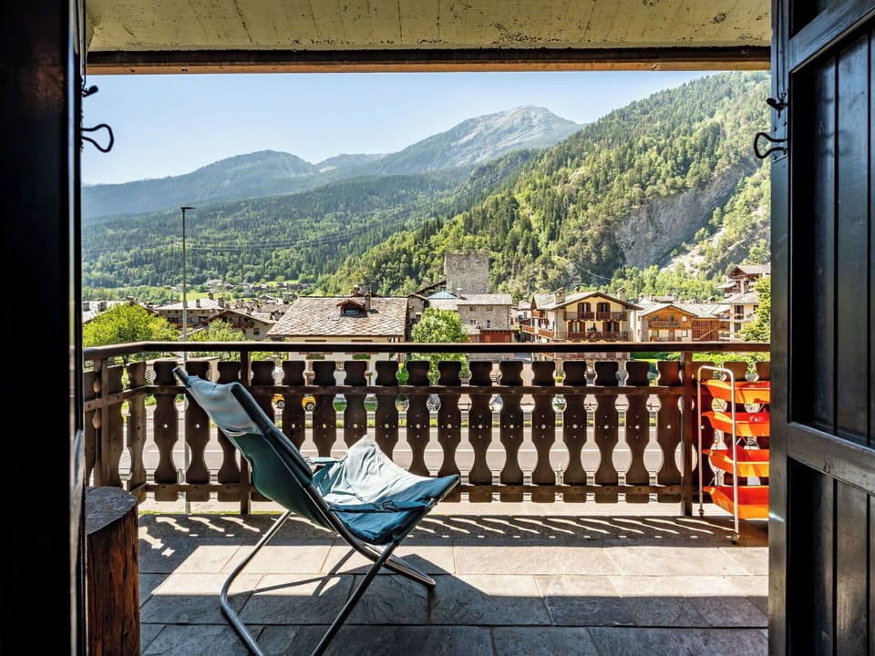Hill, Mountain Range, Valley, Balcony, Hill Station, Eco Hotel, Chair, Ridge, Mountain Village, Hardwood