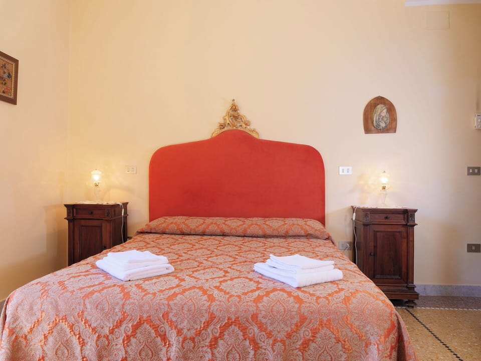 Autumn, Bedroom, Spring, Summer