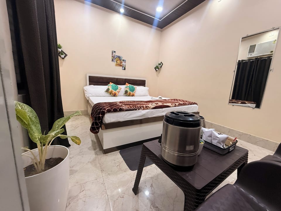 Comfort Double Room | Iron/ironing board (on request), WiFi (free)